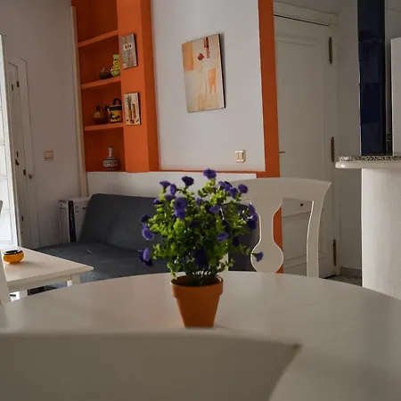 2-bedroom In 1 Minute Walk To The Beach *
