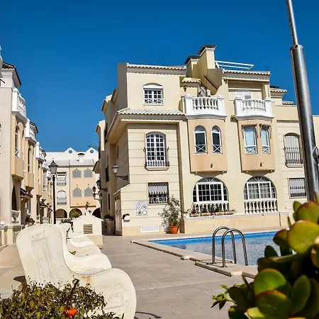 2-bedroom In 1 Minute Walk To The Beach
