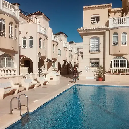Apartment 2-bedroom In 1 Minute Walk To The Beach *